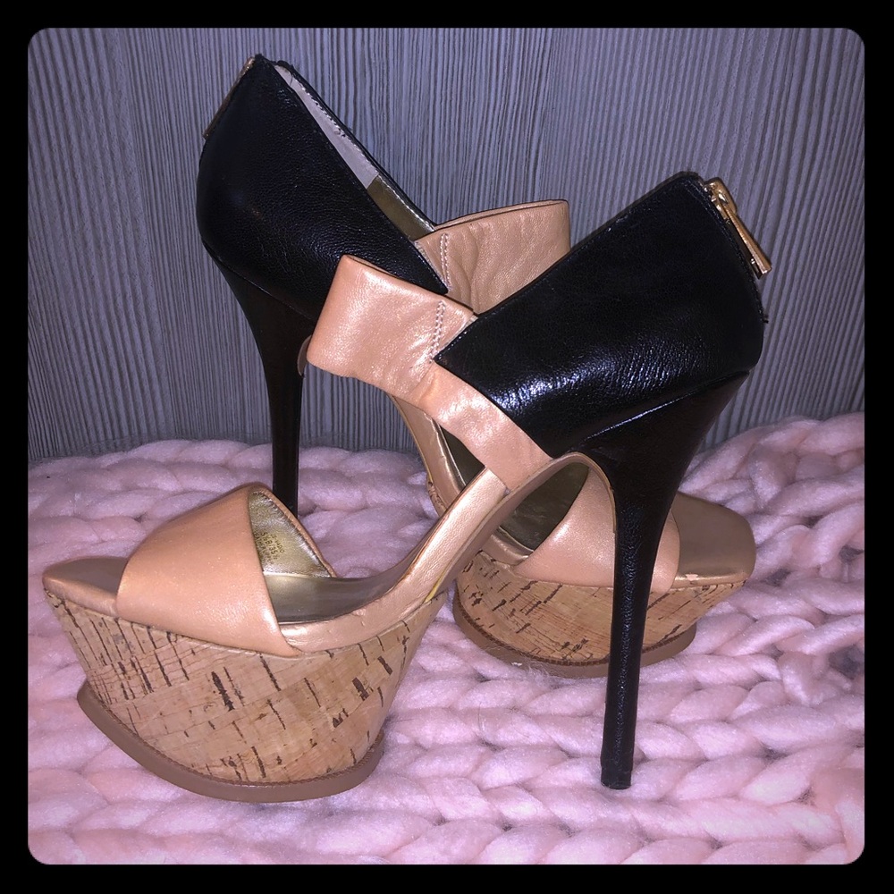 Jessica Simpson “Vadio” platform heels